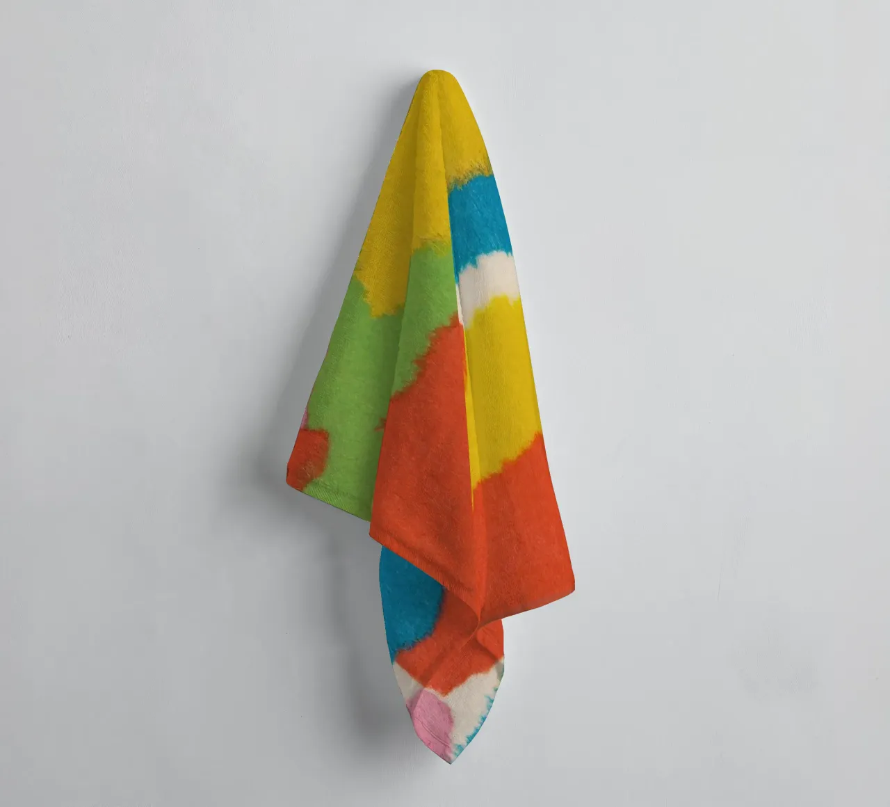 Collage di carta colorata #2 asciugamano da bagno da Alisa Galitsyna