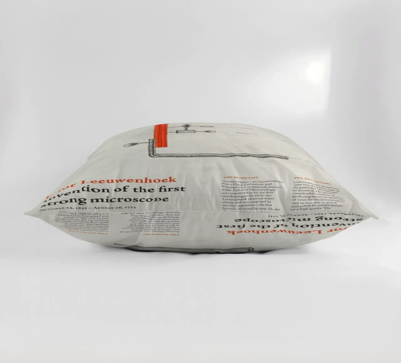 L for Leeuwenhoek cuscino da Khyati Trehan