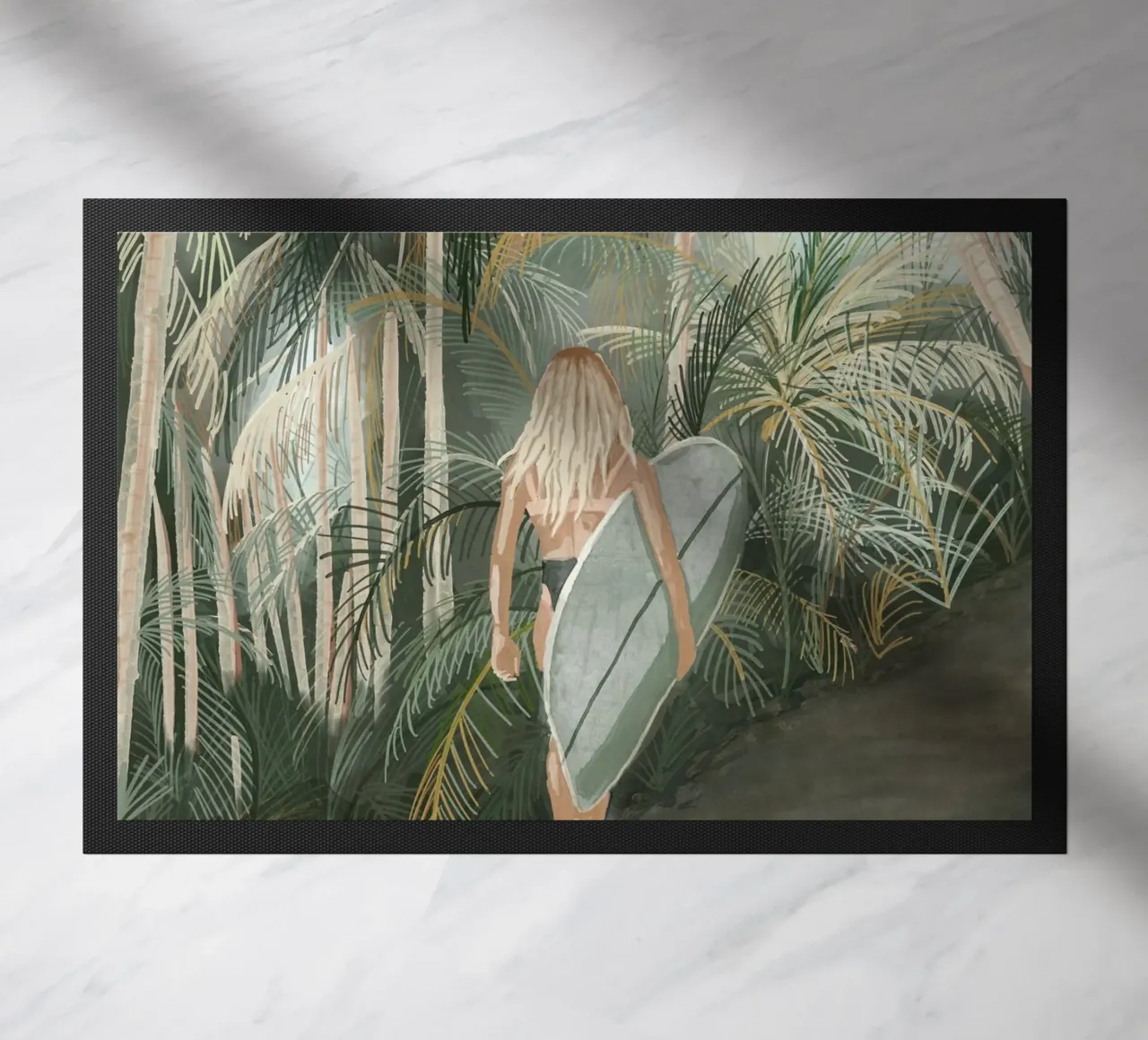 Surfeuse portant une planche de surf Route en palmier tropical - C paillasson de This Wild Soul - Illustration