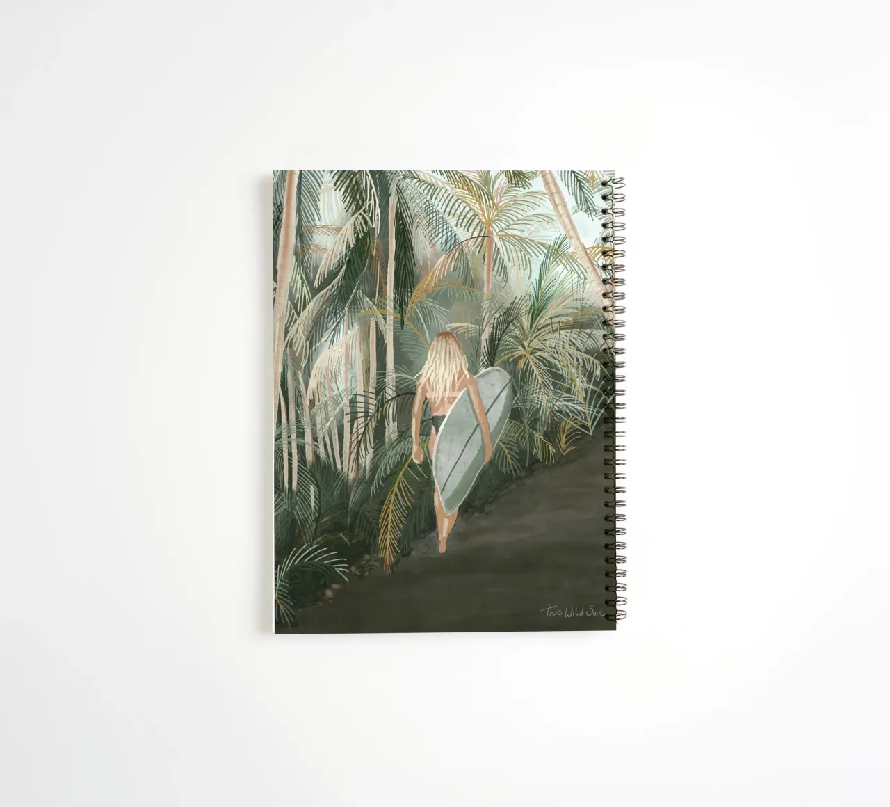 Surfeuse portant une planche de surf Route en palmier tropical - C carnet à spirale de This Wild Soul - Illustration