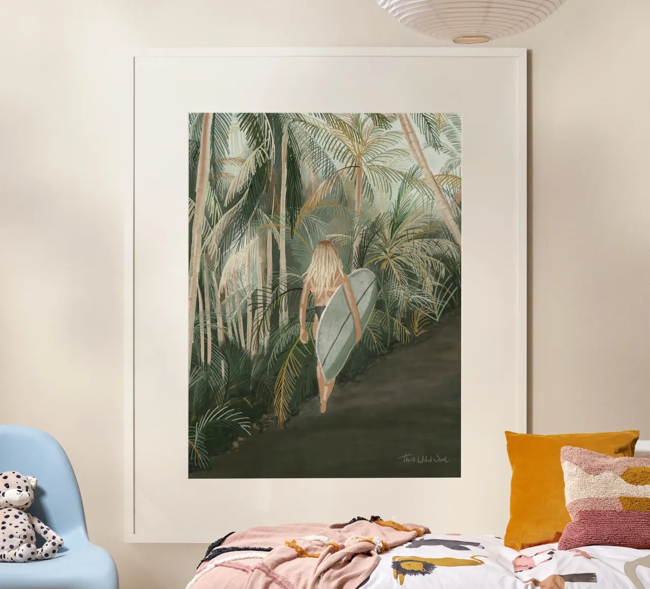Surfeuse portant une planche de surf Route en palmier tropical - C hahnemühle de This Wild Soul - Illustration