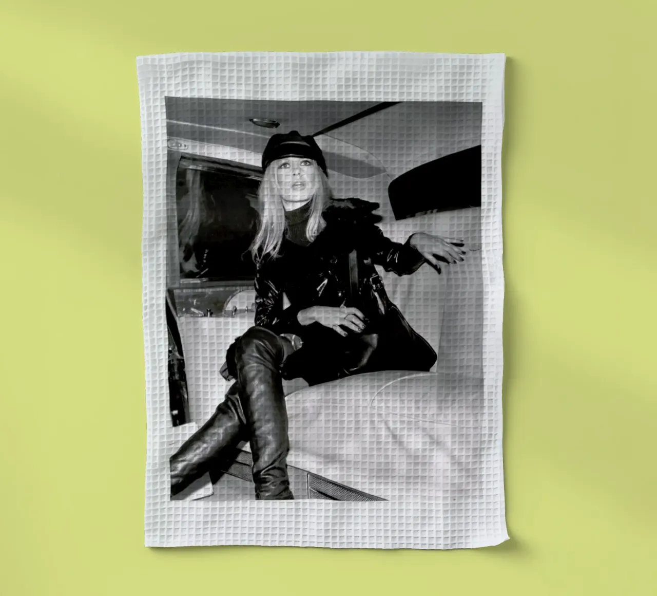 Bridget Bardot, 1968 canovaccio da cucina da Gallery Print and Art Limited