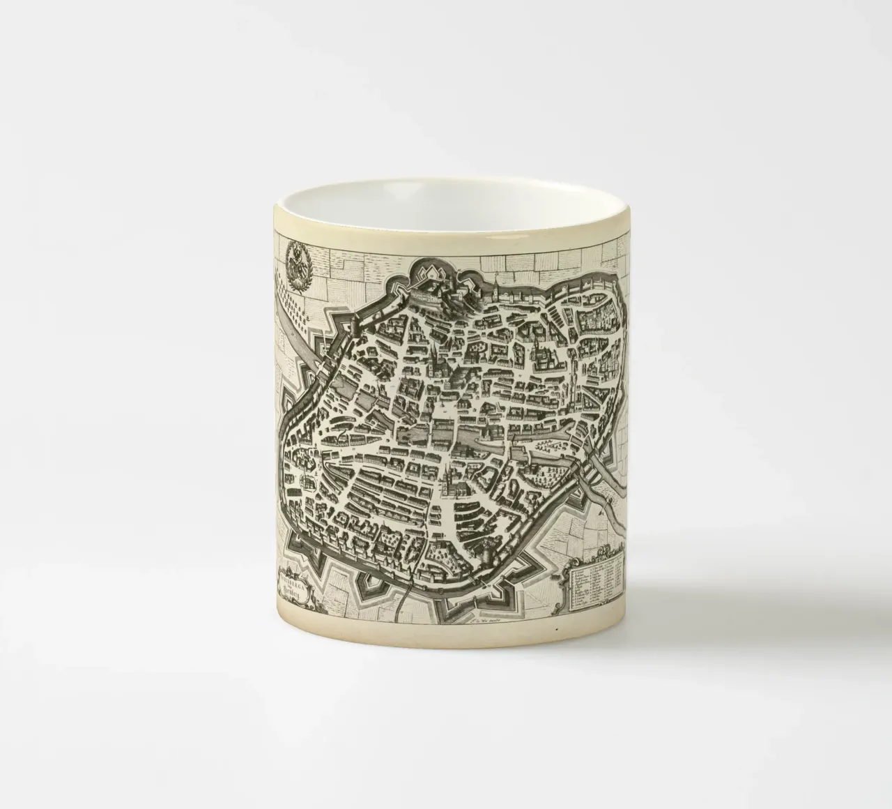 Nürnberg, Germany, 1695-1728 tazza in ceramica da Artokoloro Quint Lox Ltd