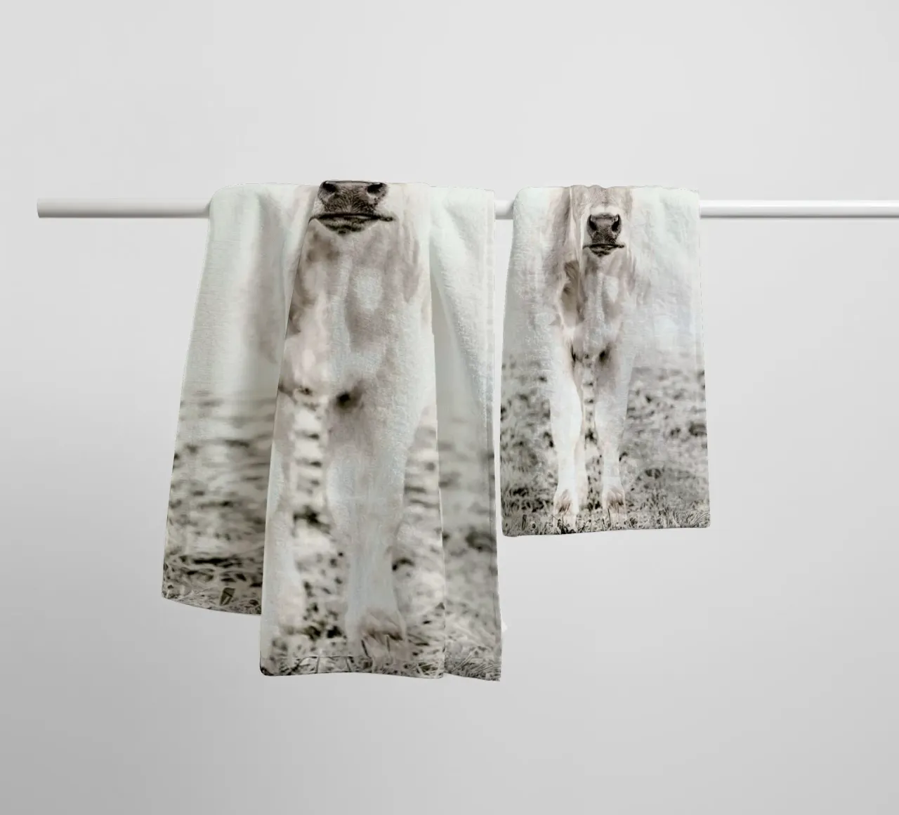 Blonde Cattle Maverick asciugamano da bagno da Monika Strigel