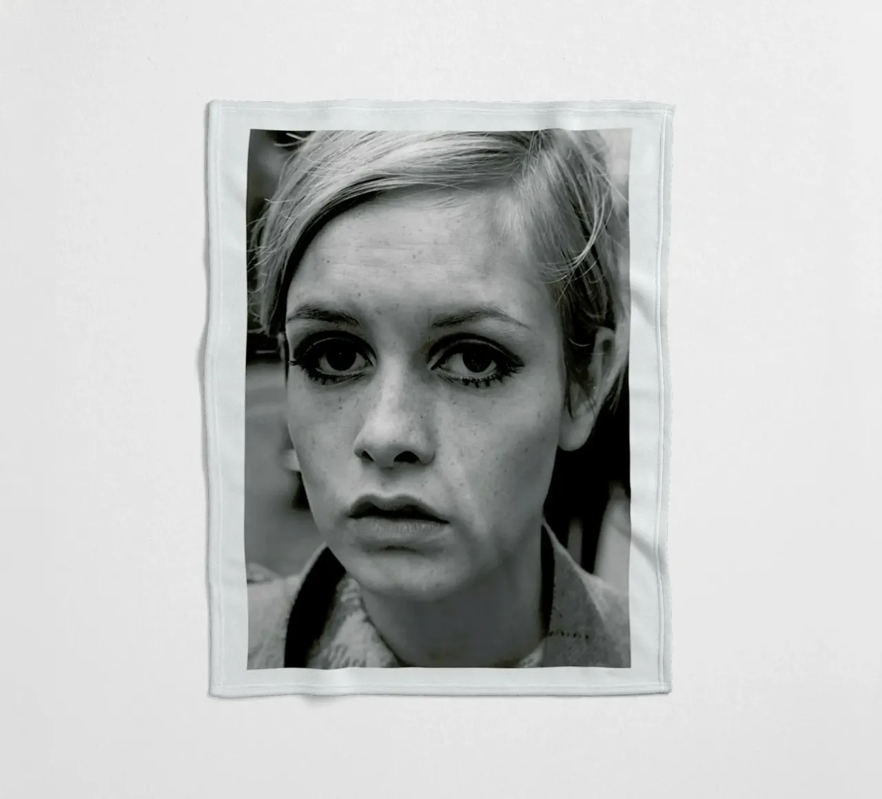 Twiggy, 1966 coperta in pile da Gallery Print and Art Limited