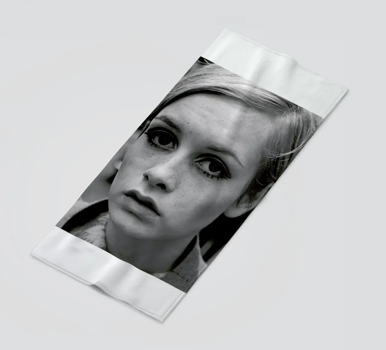 Twiggy, 1966 telo mare da Gallery Print and Art Limited