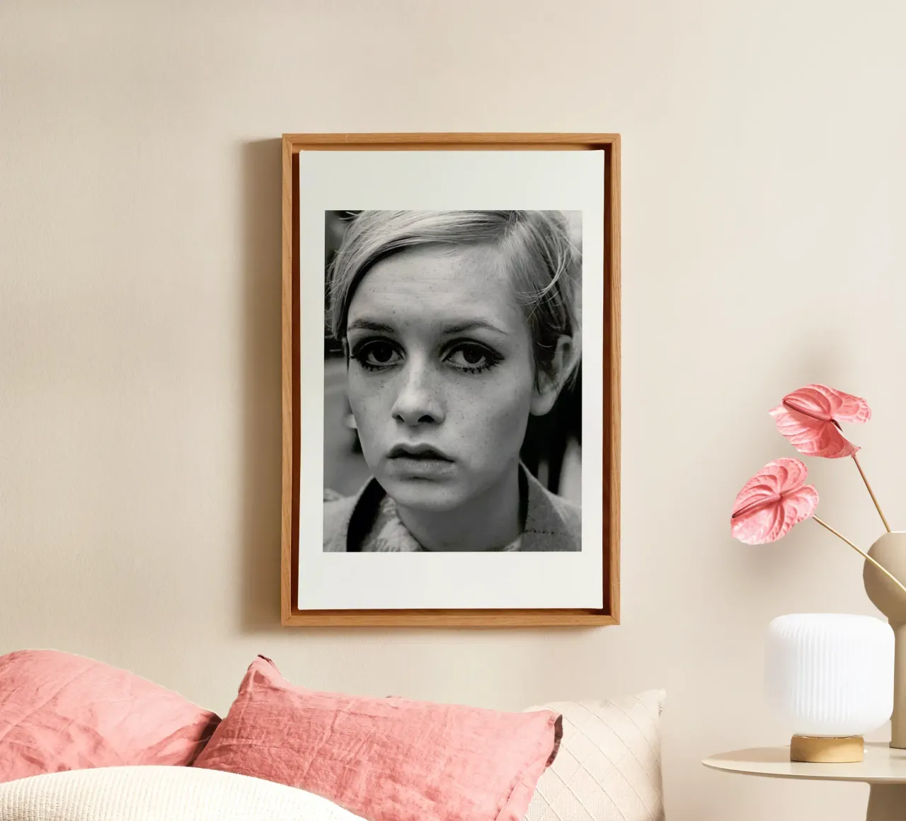 Twiggy, 1966 tela con Cornice a cassetta da Gallery Print and Art Limited