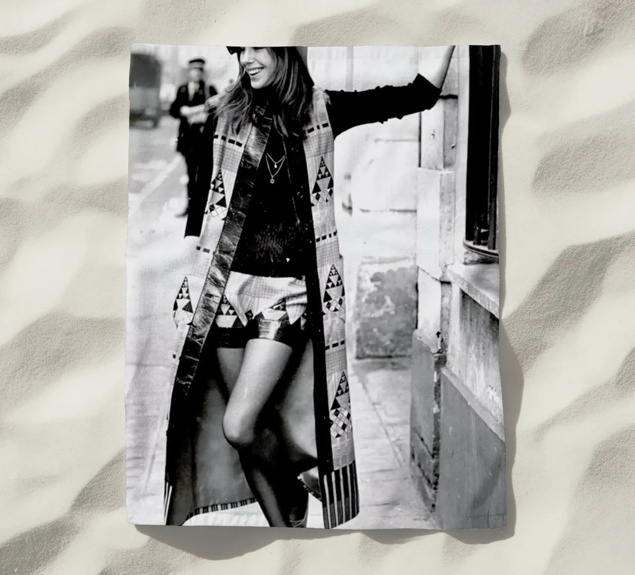 Jane Birkin wearing Yves St Laurent, Paris telo mare da Gallery Print and Art Limited