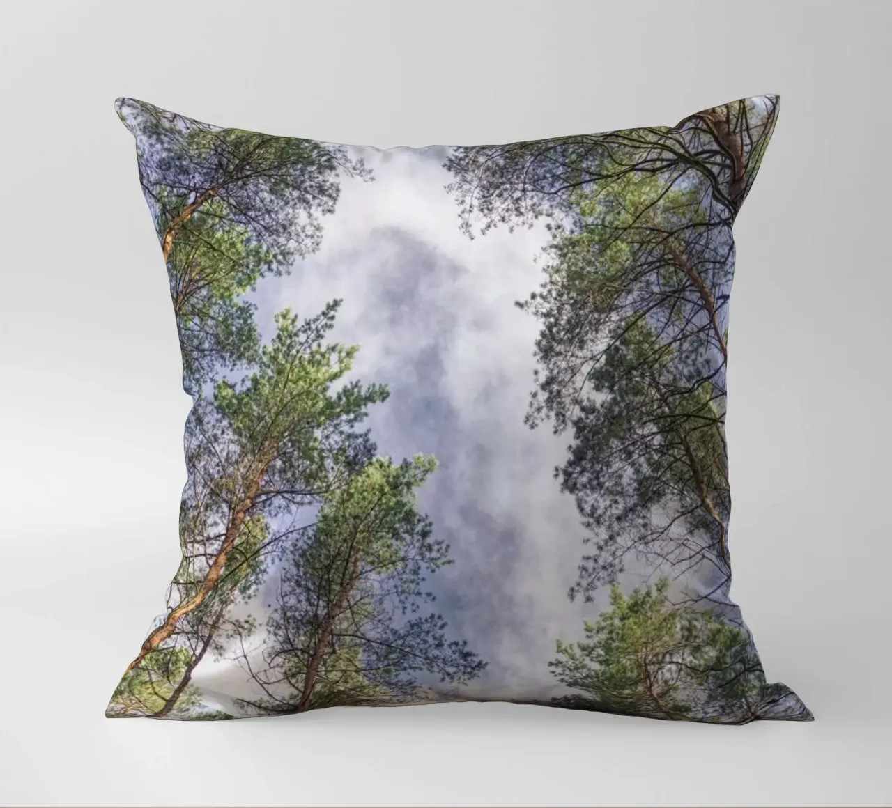 A Walk In The Forest cuscino da Nur Mut