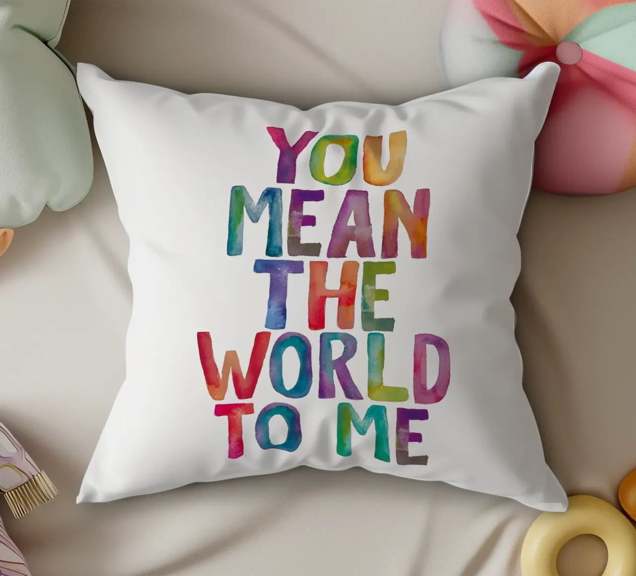 You Mean the World to Me Kids Rainbow Typography Design cuscino da THE MOTIVATED TYPE
