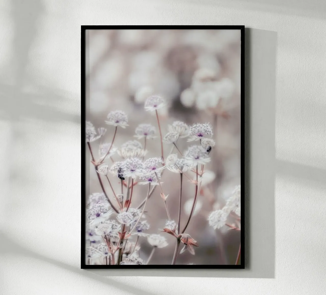 Wild Flower Pastel 04 poster con telaio in alluminio da Monika Strigel