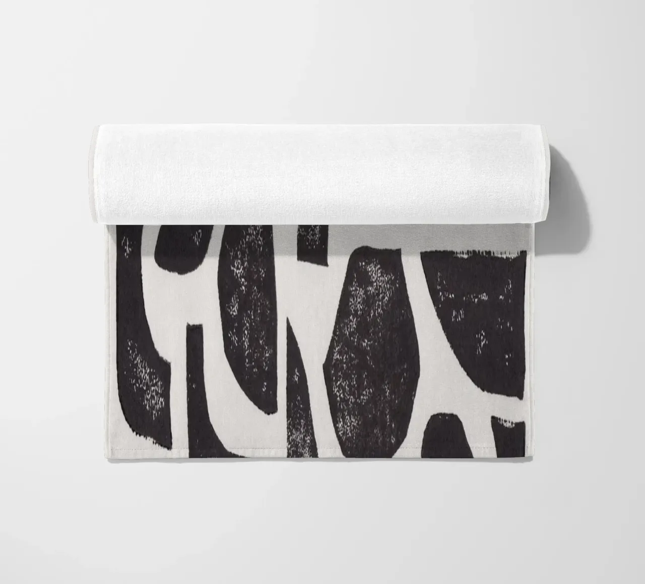 Linosnede Abstract #3 strandhanddoek van Alisa Galitsyna
