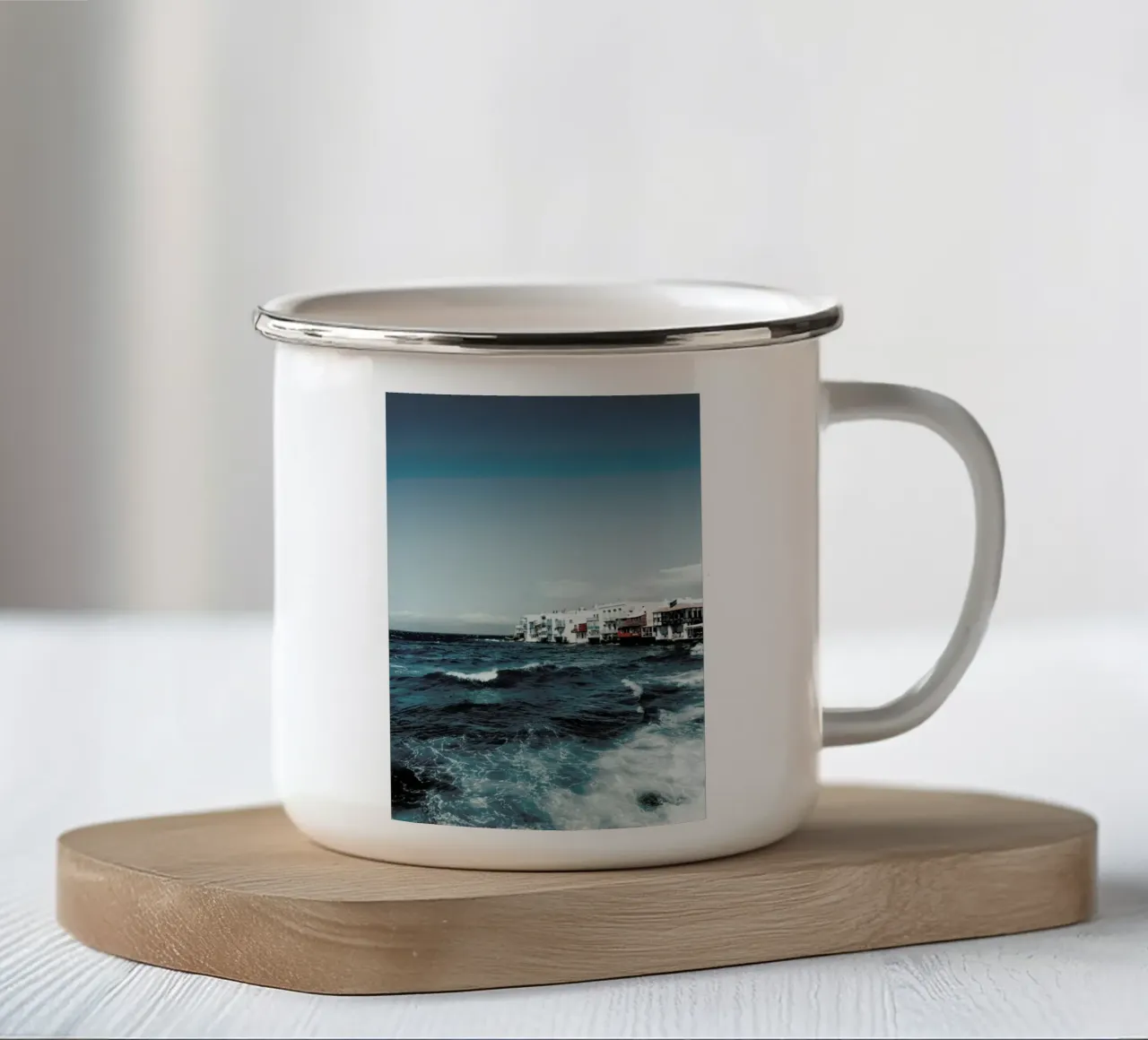 Wild Sea Waves tazza in smalto da Sebastian Hilgetag