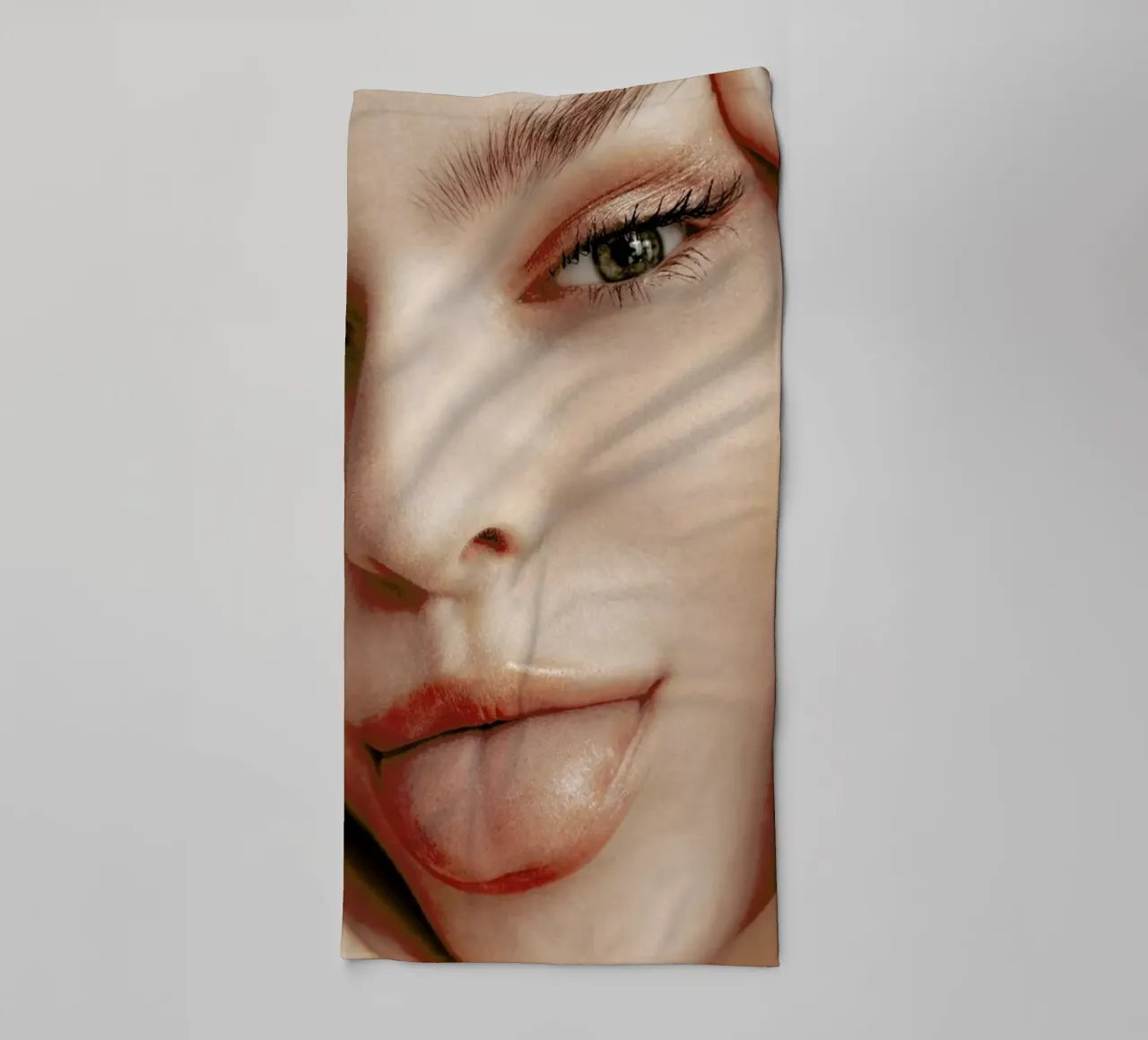 Feisty Face towel by Sebastian Hilgetag