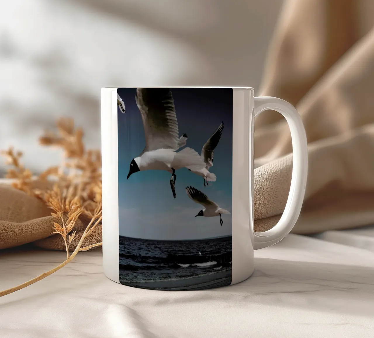 Seagulls VIII tazza in ceramica da Sebastian Hilgetag