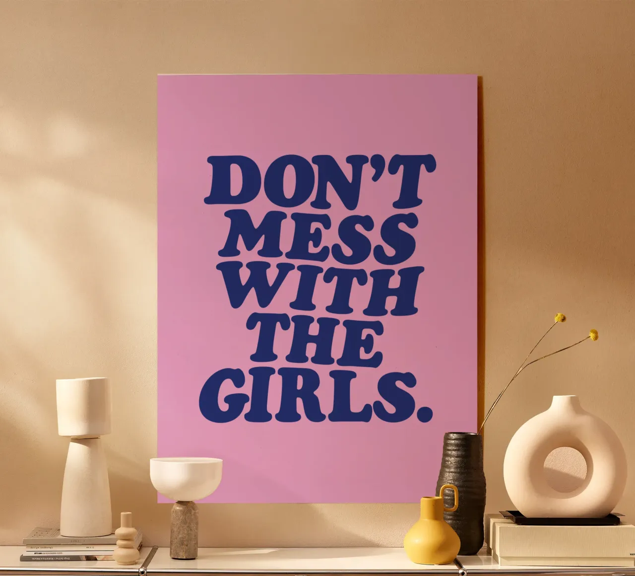 Don't Mess With the Girls Design retrò femminista e autorevole plexiglass da THE MOTIVATED TYPE