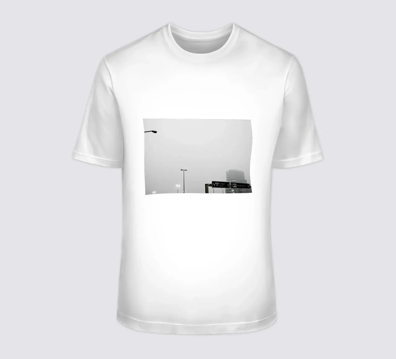 Reykjavík in the mist t-shirt da Nur Mut
