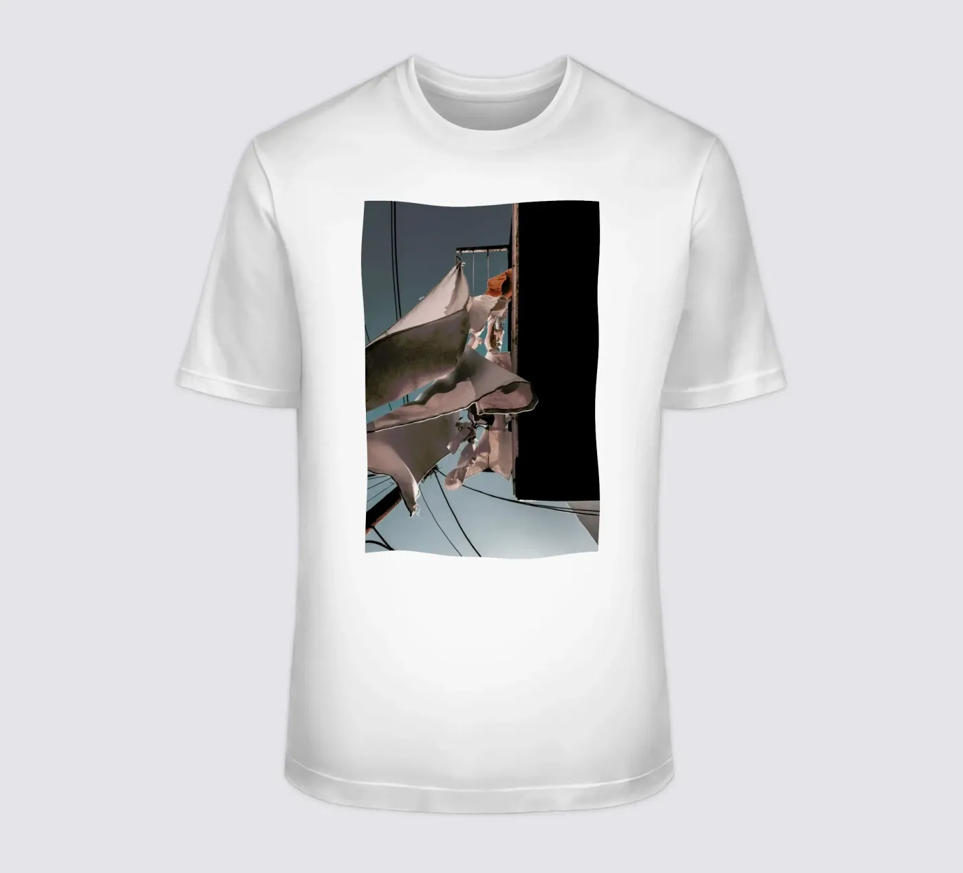 Drying Clothes t-shirt da Sebastian Hilgetag