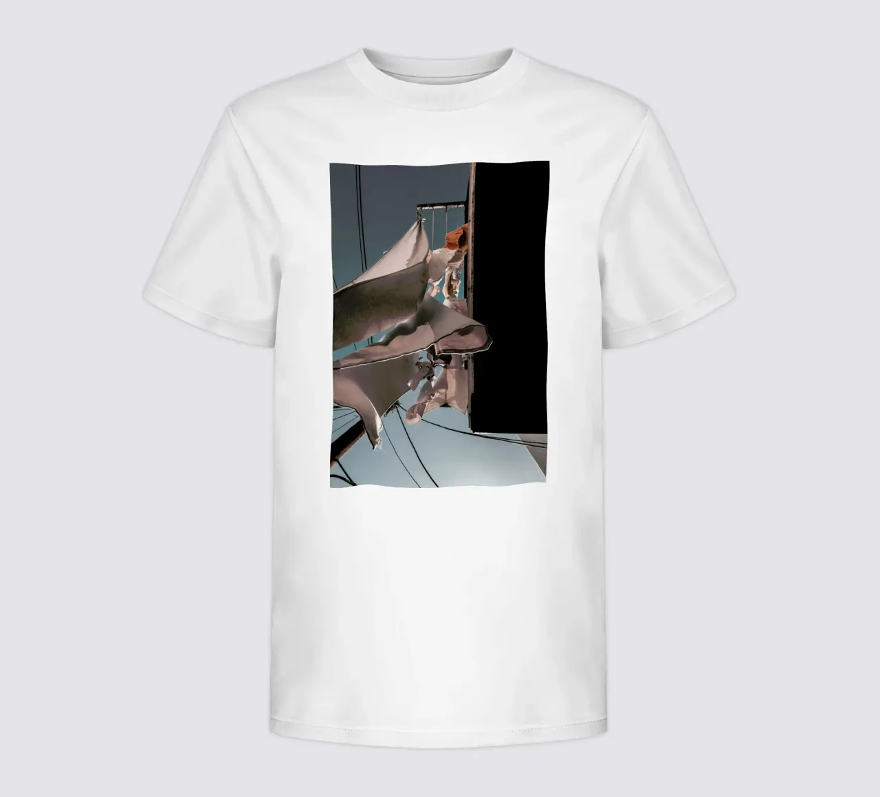 Drying Clothes t-shirt bambini da Sebastian Hilgetag