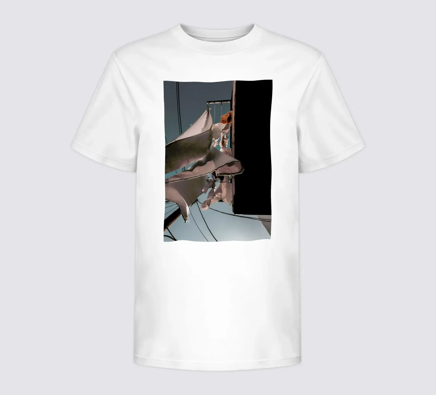 Drying Clothes t-shirt bambini da Sebastian Hilgetag