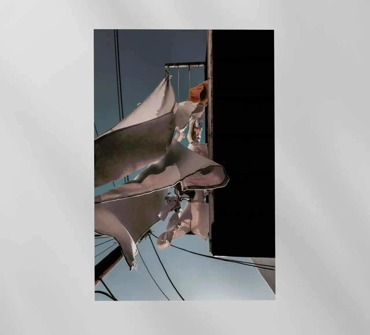 Drying Clothes pellicola backlit da Sebastian Hilgetag