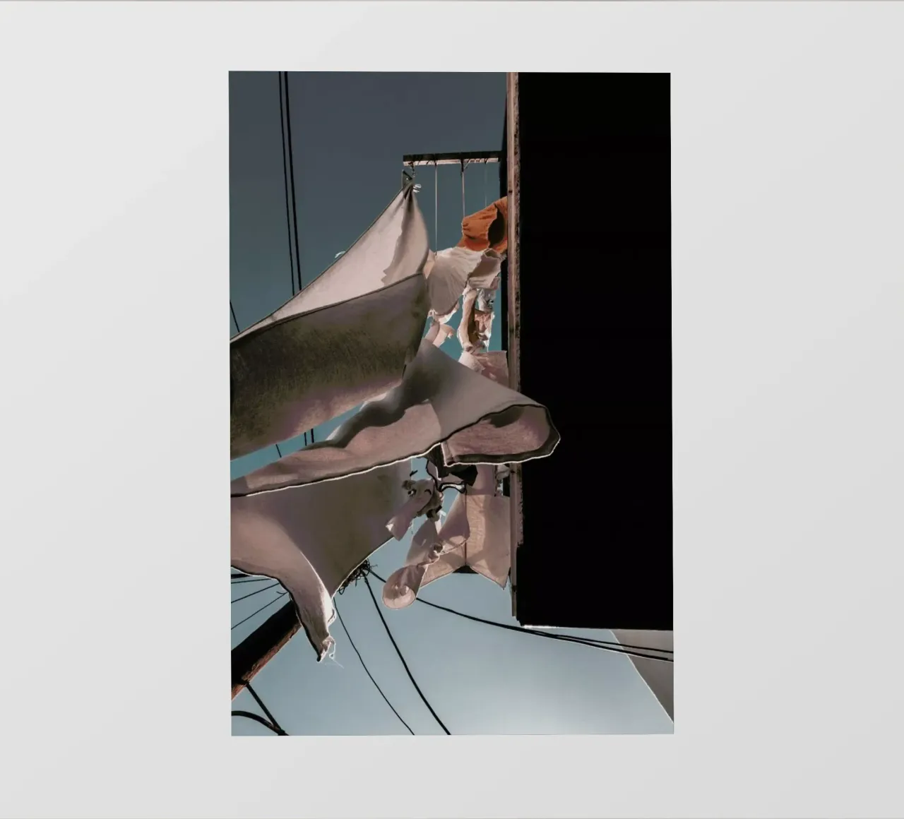 Drying Clothes pellicola backlit da Sebastian Hilgetag