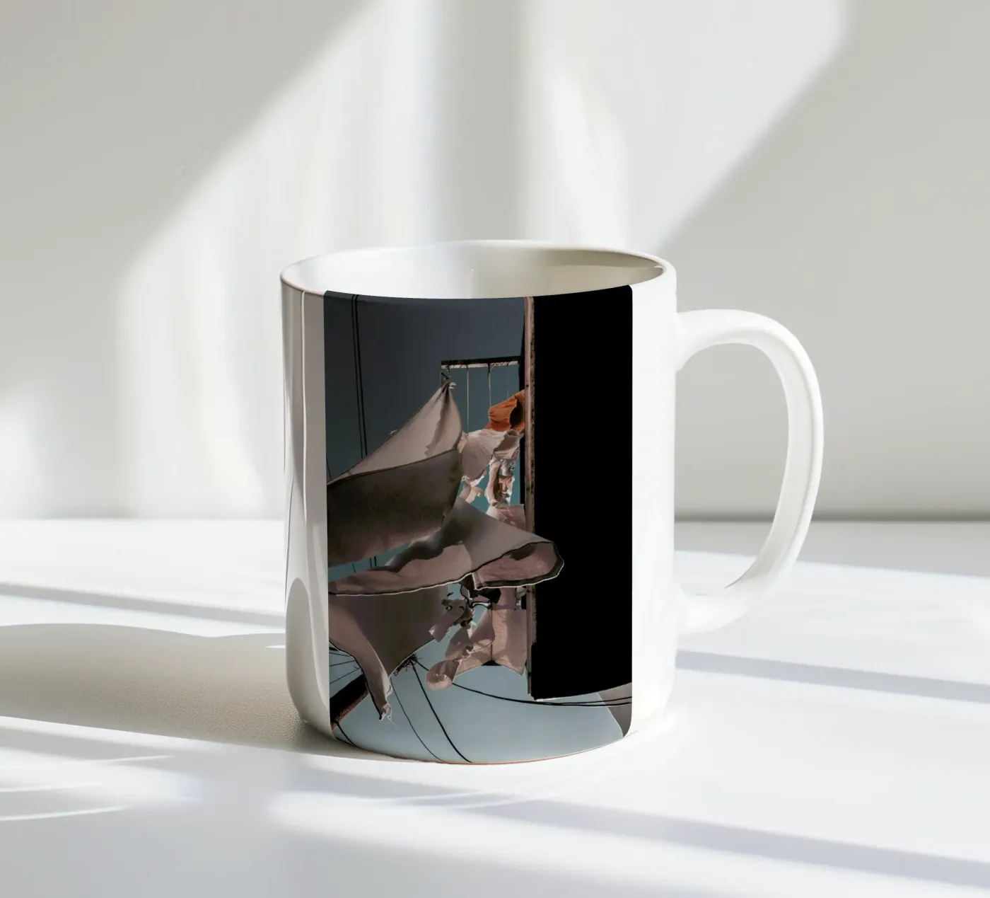 Drying Clothes tazza in ceramica da Sebastian Hilgetag