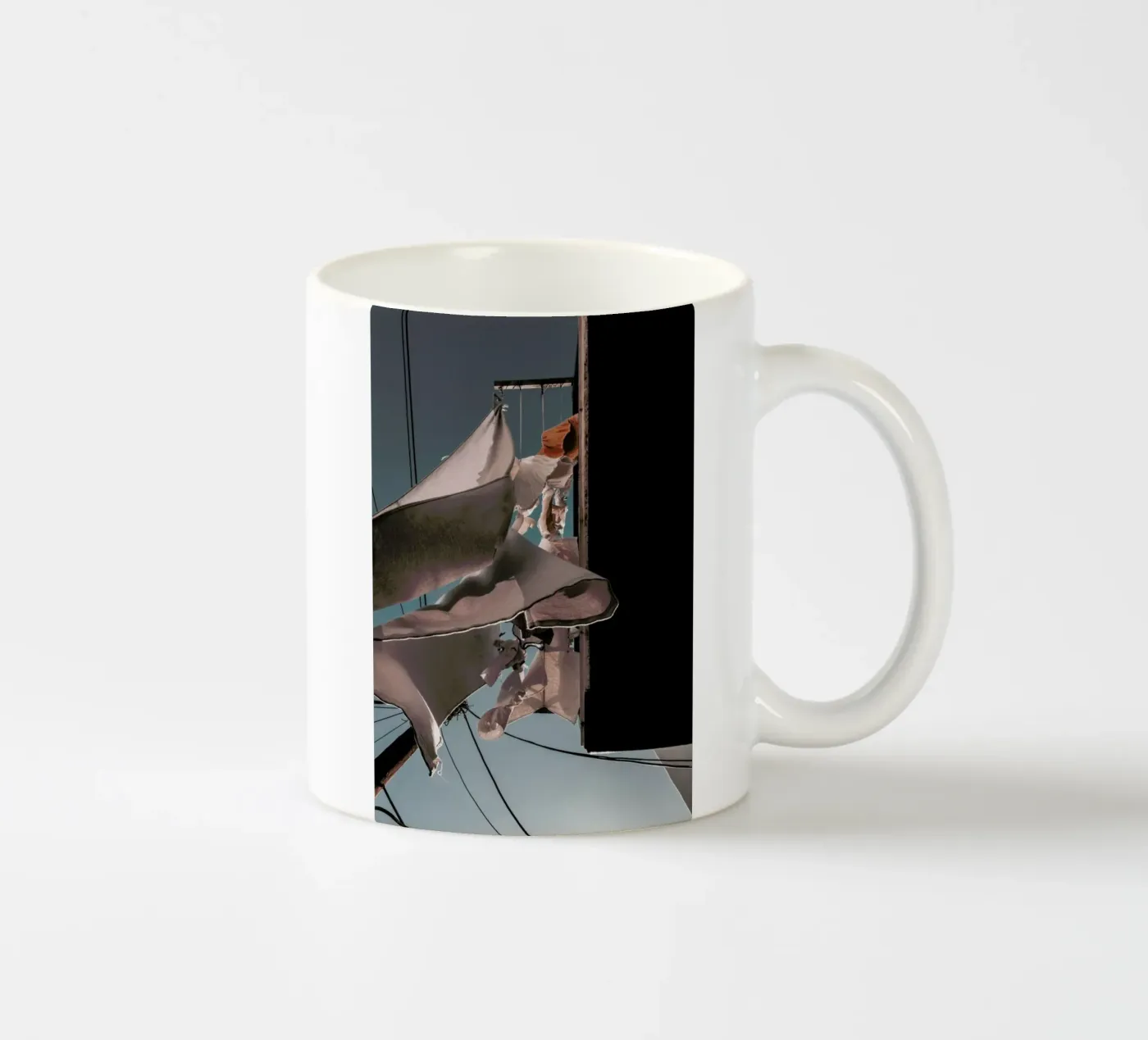 Drying Clothes tazza in ceramica da Sebastian Hilgetag