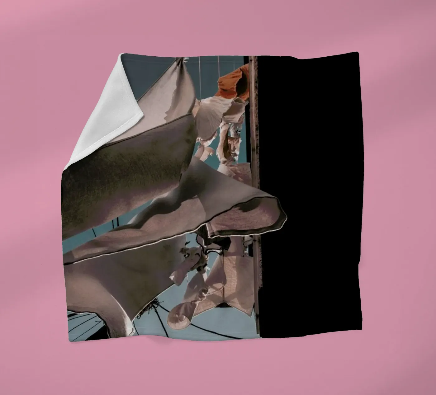 Drying Clothes fleecedeken van Sebastian Hilgetag