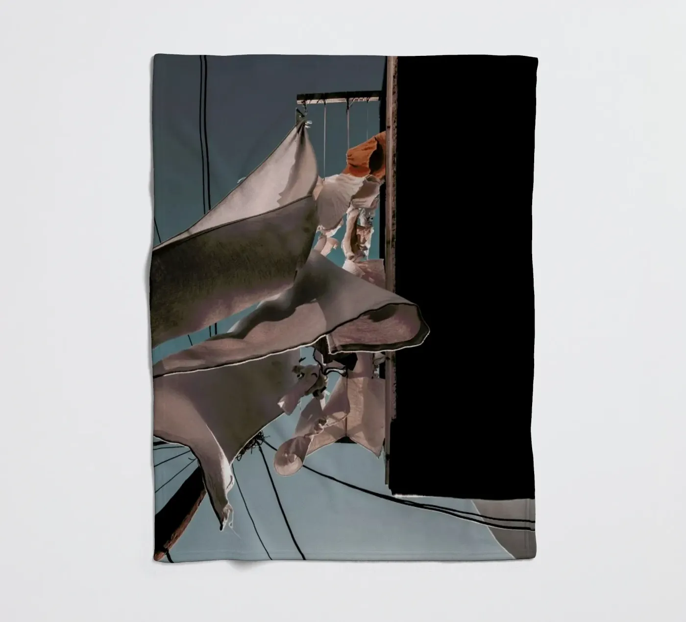 Drying Clothes fleecedeken van Sebastian Hilgetag