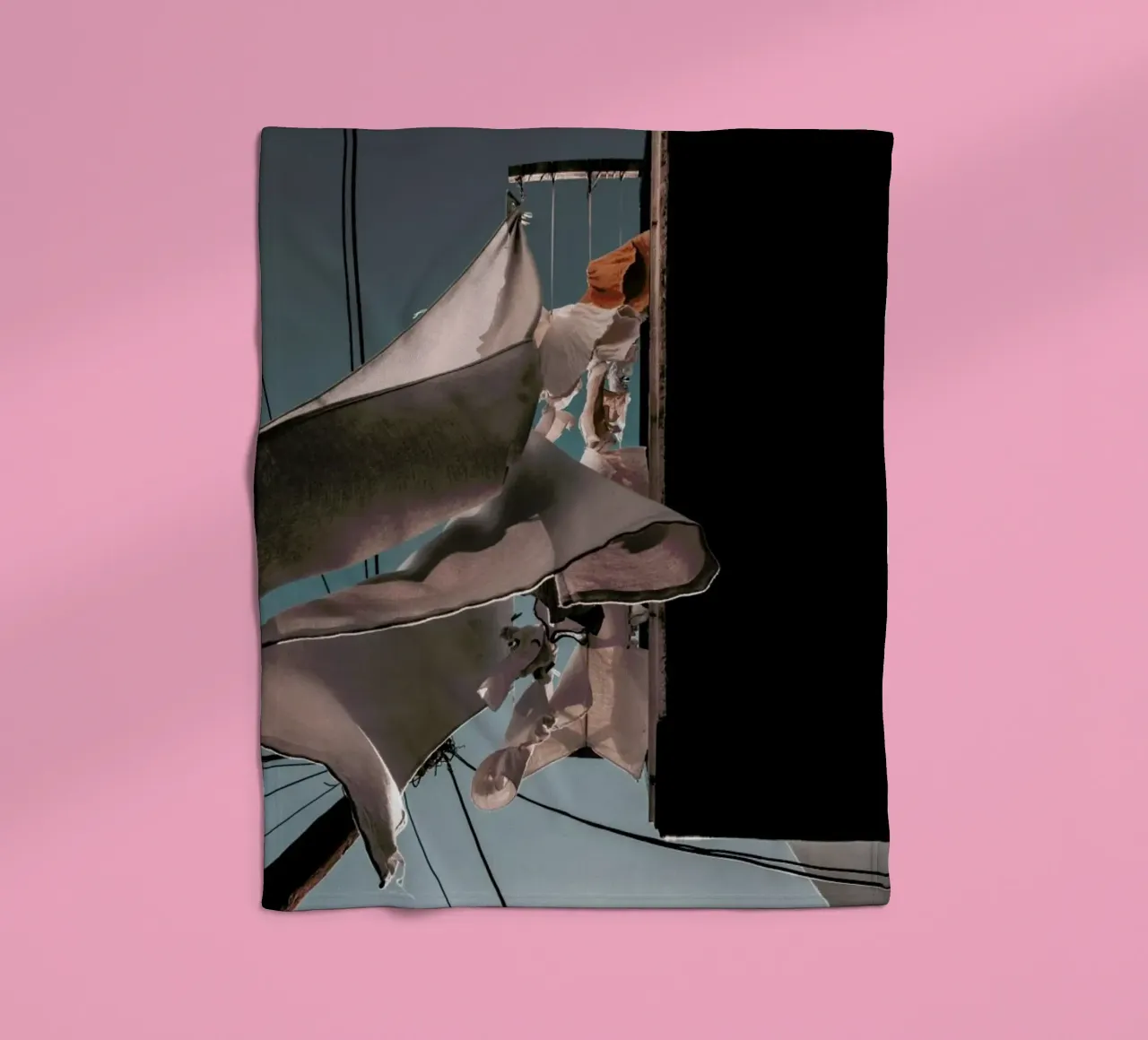 Drying Clothes Fleecedecke von Sebastian Hilgetag