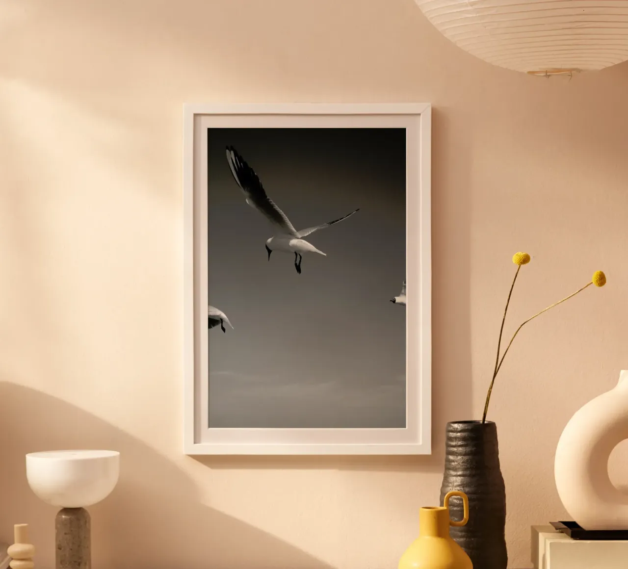 Seagulls V poster con telaio in alluminio da Sebastian Hilgetag