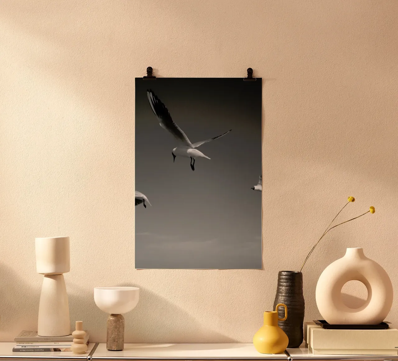 Seagulls V poster con telaio in alluminio da Sebastian Hilgetag