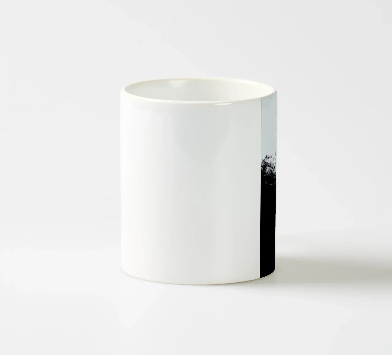 Those Waves Were Like Mountains tazza in ceramica da Róbert Farkas