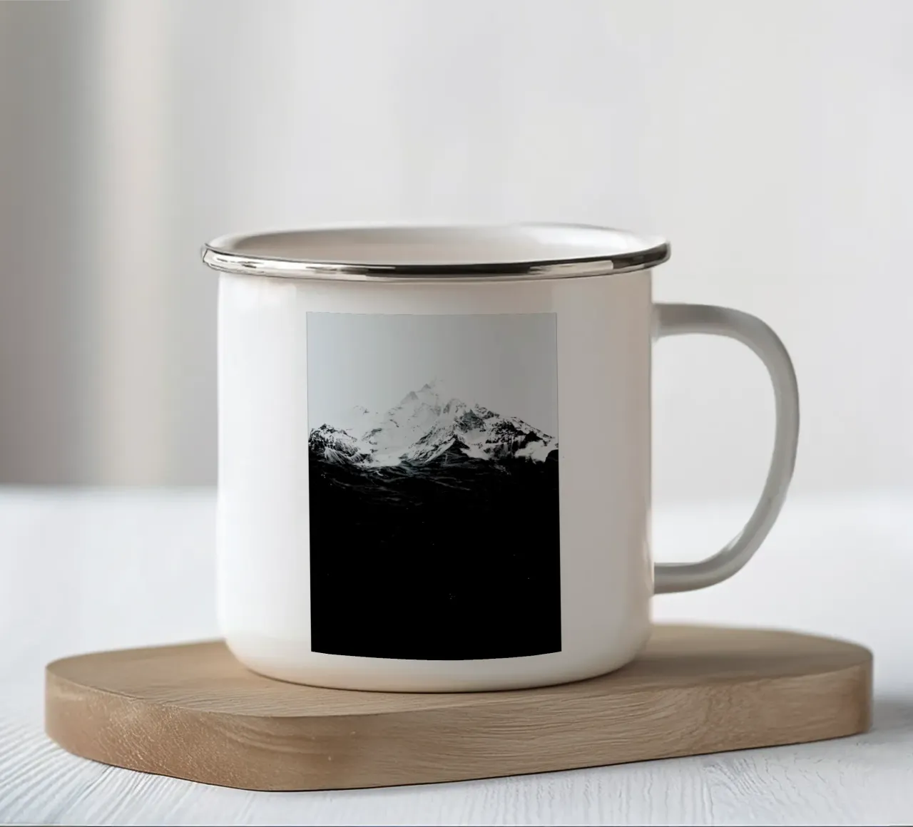 Those Waves Were Like Mountains tazza in smalto da Róbert Farkas