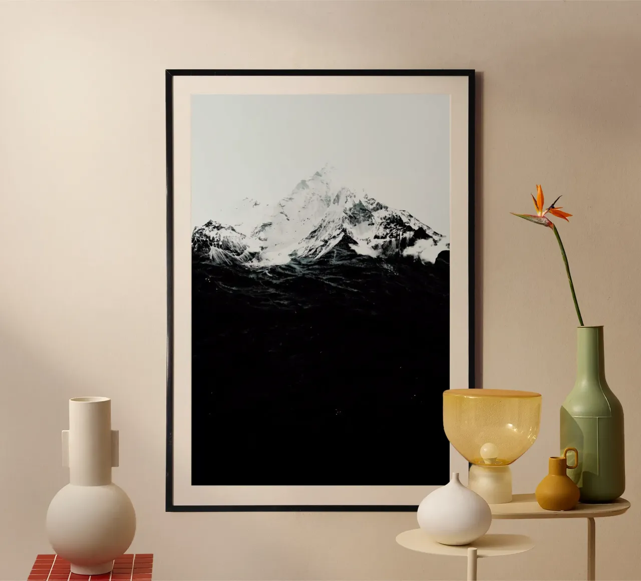 Those Waves Were Like Mountains poster con telaio in plastica da Róbert Farkas