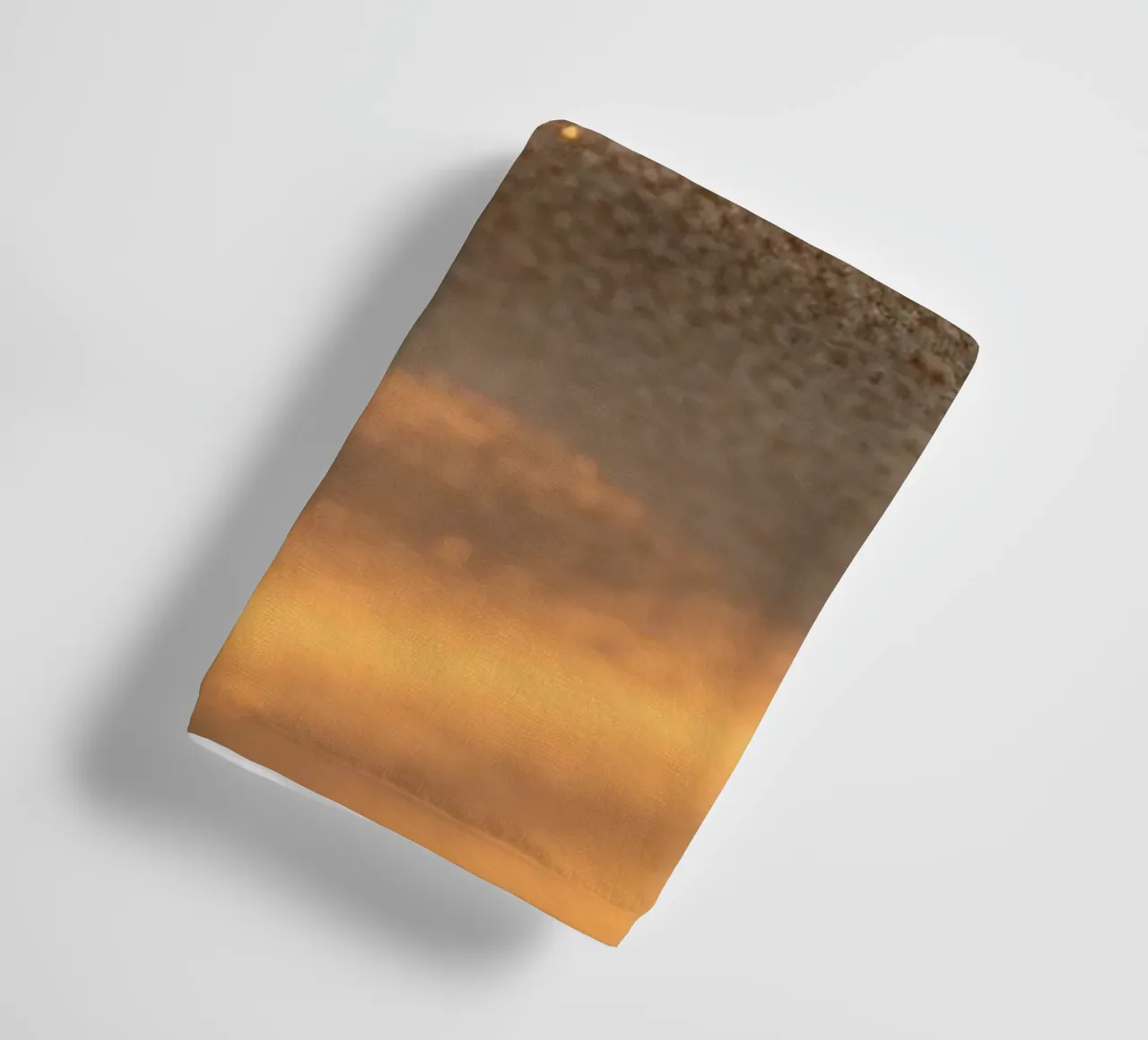 Atemberaubendes Design mit sandigen Texturen, die das Sonnenlicht reflektieren Handtuch von DesignDoodle