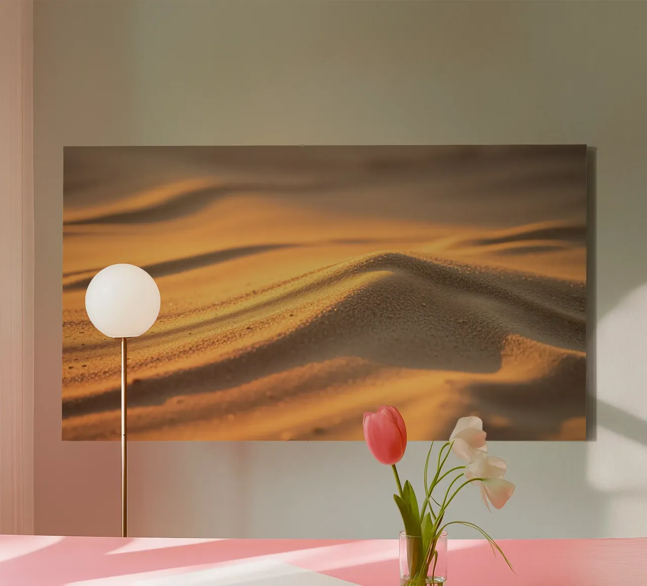Atemberaubendes Design mit sandigen Texturen, die das Sonnenlicht reflektieren Leinwand mit Schattenfugenrahmen von DesignDoodle