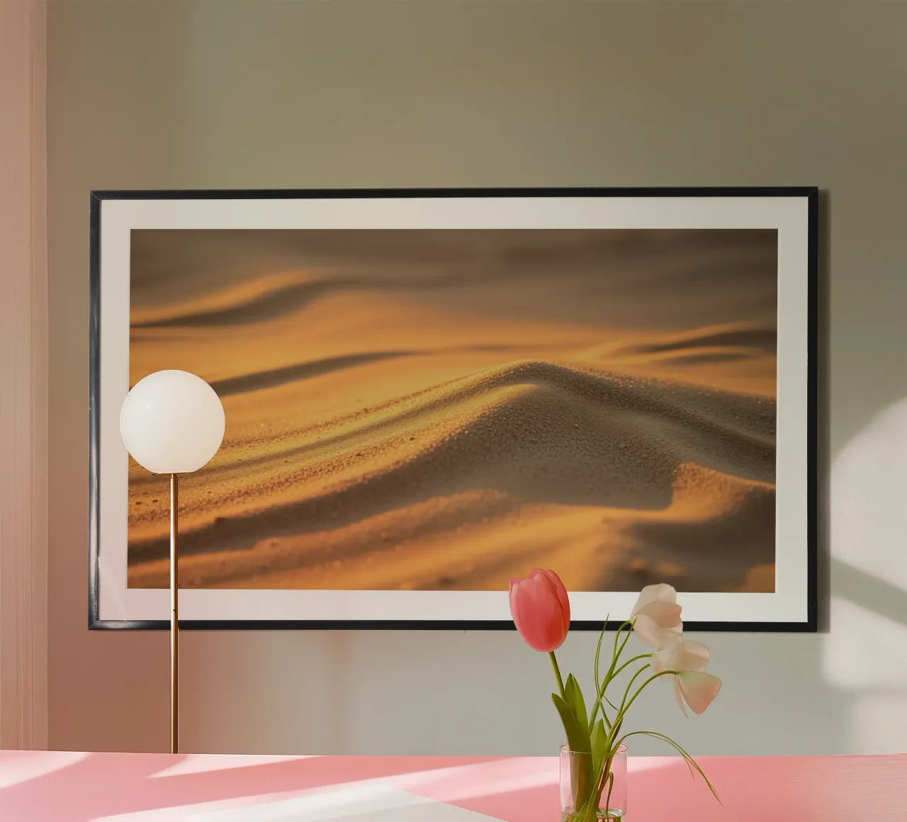 Atemberaubendes Design mit sandigen Texturen, die das Sonnenlicht reflektieren Hahnemühle von DesignDoodle