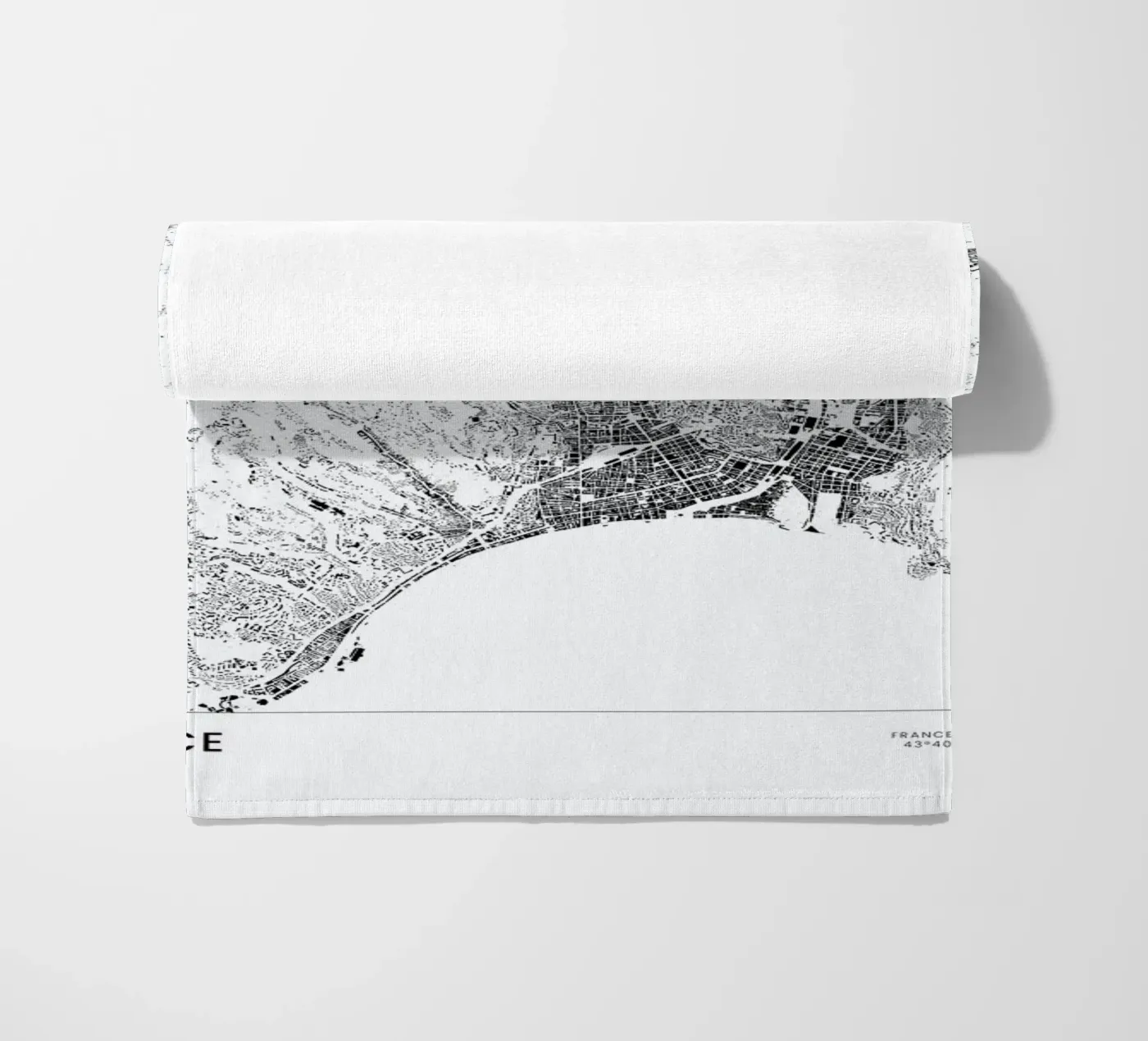 Nice Strandtuch von The Cartography Collection