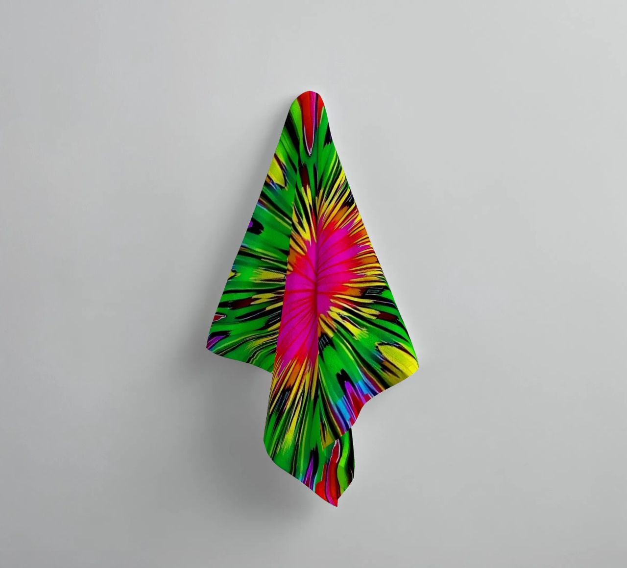 Dessin abstrait vibrant avec un motif radial éclatant de couleurs serviette de bain de DesignDoodle