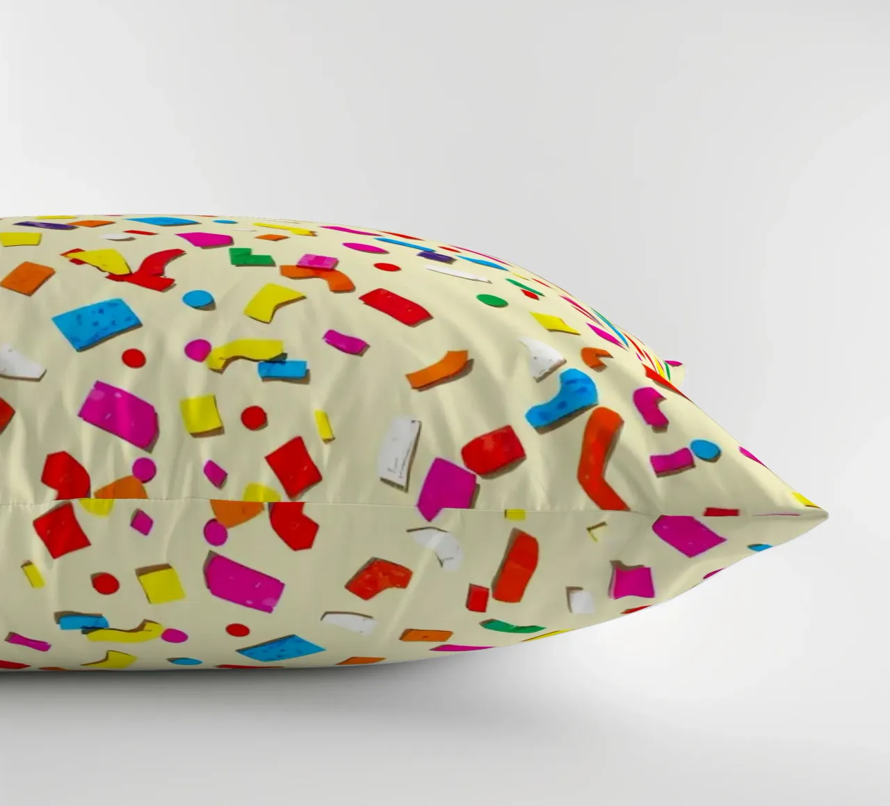 Design astratto e colorato con forme vivaci su una superficie leggera. cuscino da DesignDoodle