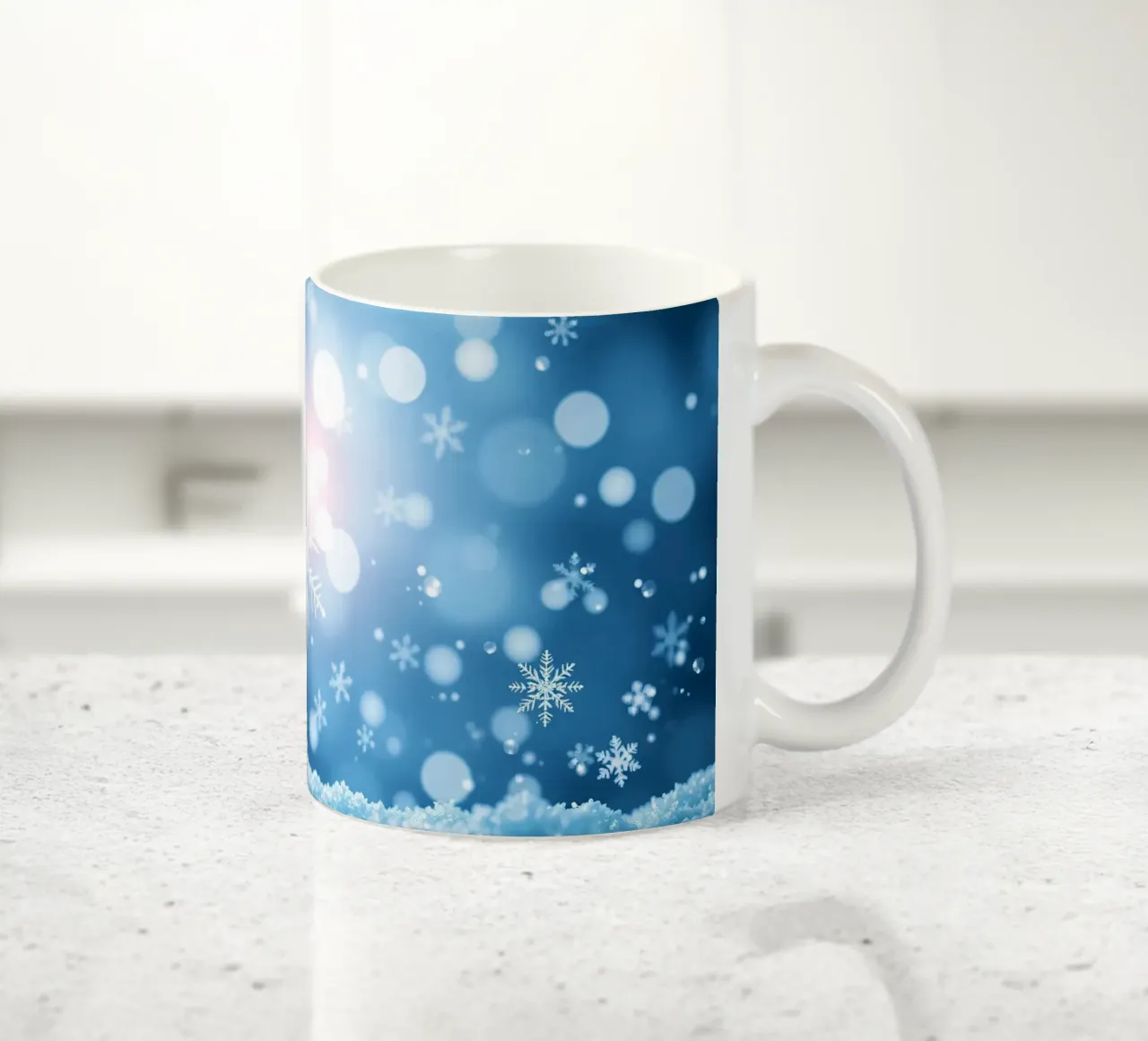 Sfondo astratto invernale con fiocchi di neve e scintillio tazza in ceramica da DesignDoodle