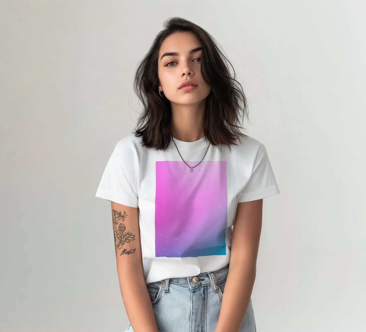 sfondo con colori sfumati ed elementi scintillanti t-shirt da DesignDoodle