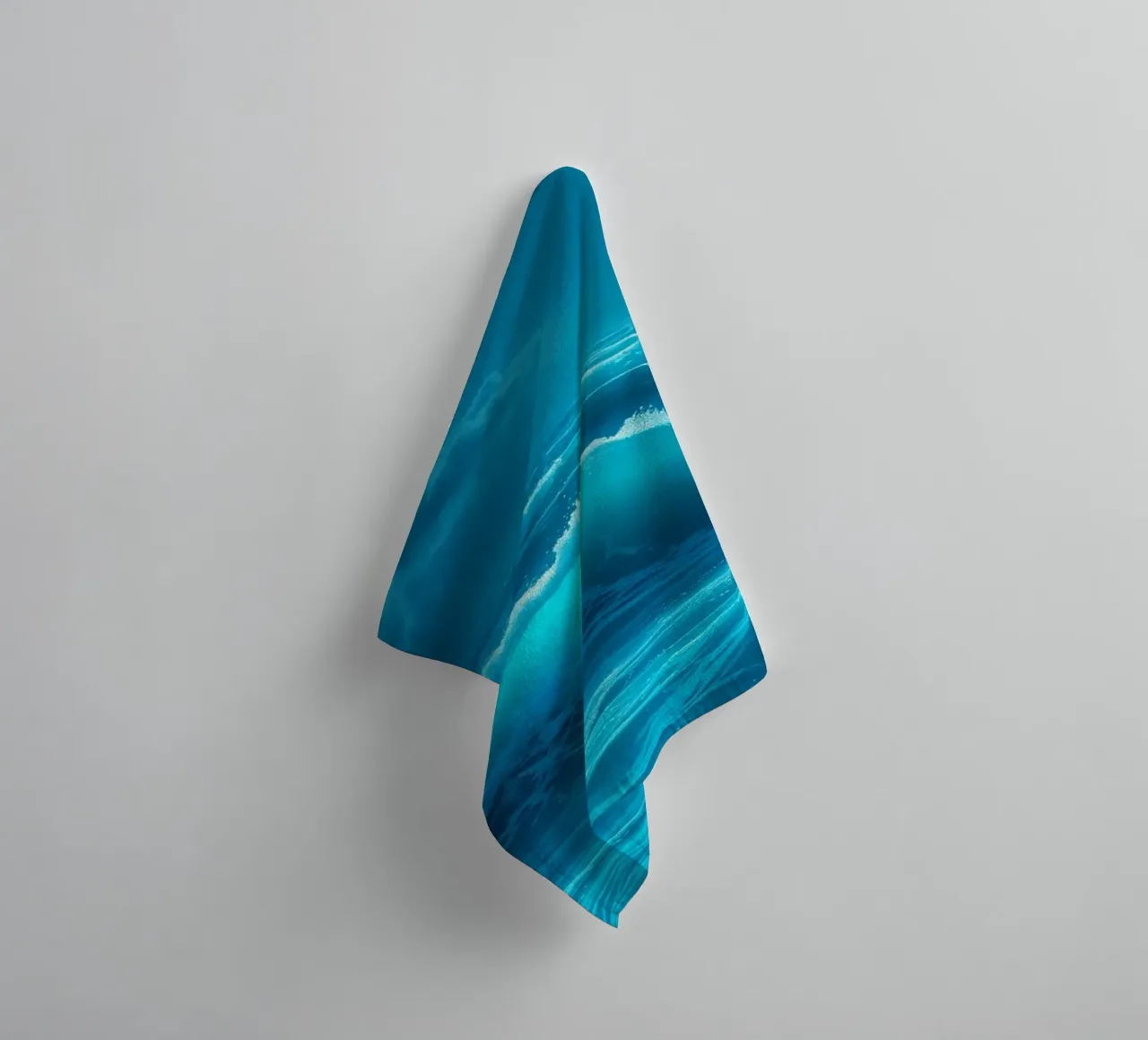 l'océan au clair de lune reflétant des vagues bleues sereines sous une nuit serviette de bain de DesignDoodle