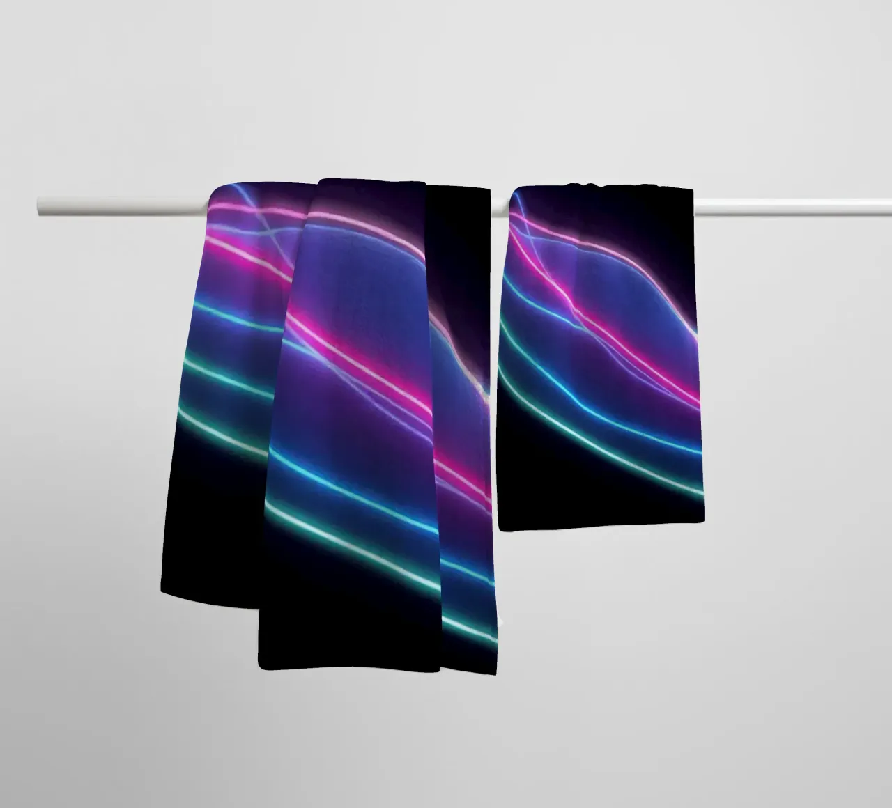 Sfondo astratto con linee colorate e fluide, onde asciugamano da bagno da DesignDoodle