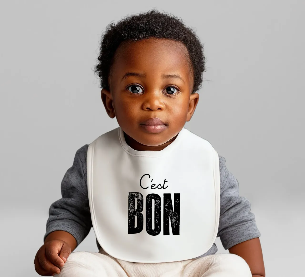 C'est Bon Design tipografico francese in bianco e nero bavaglino da THE MOTIVATED TYPE