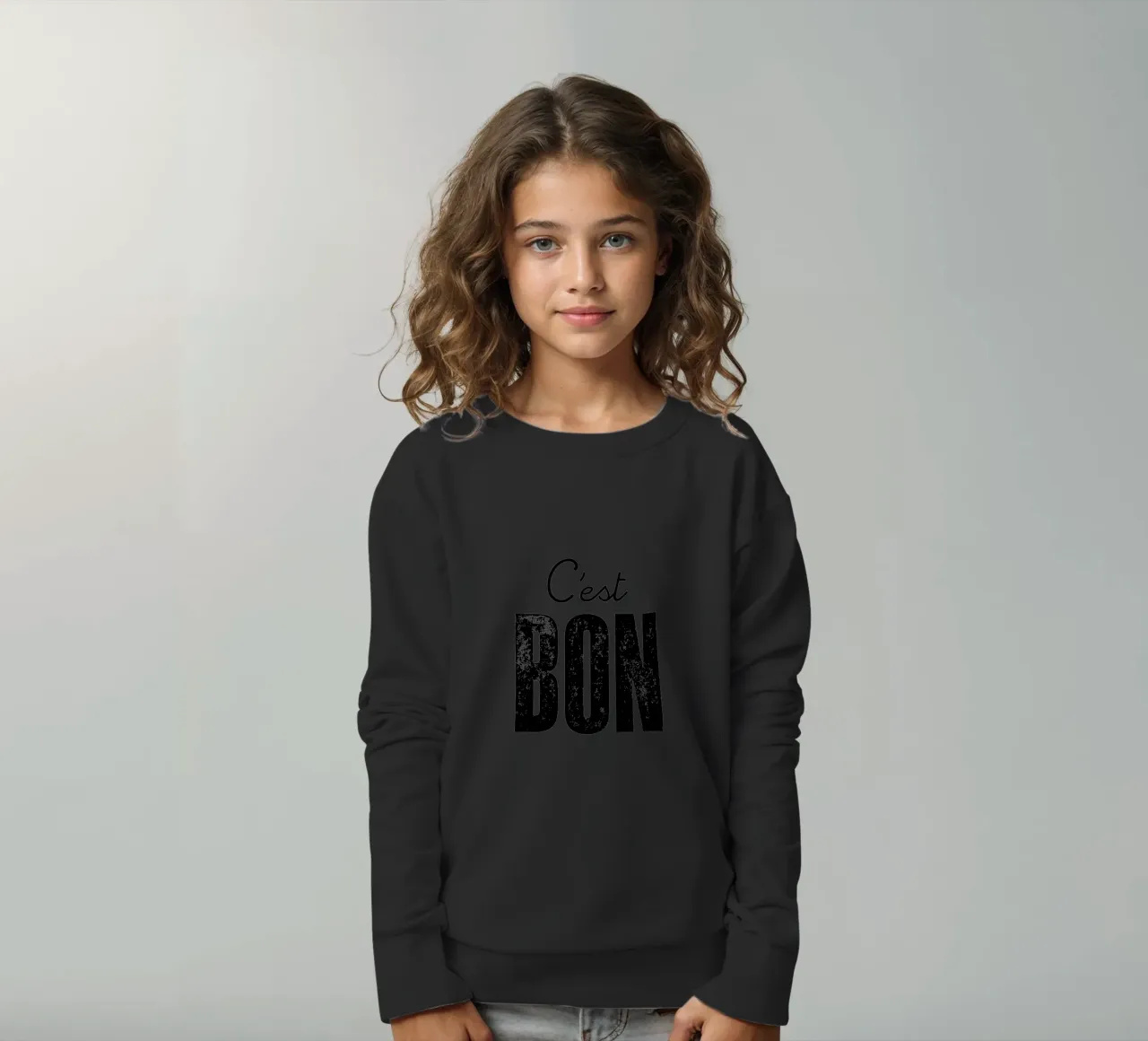 C'est Bon Design tipografico francese in bianco e nero felpa bambino da THE MOTIVATED TYPE