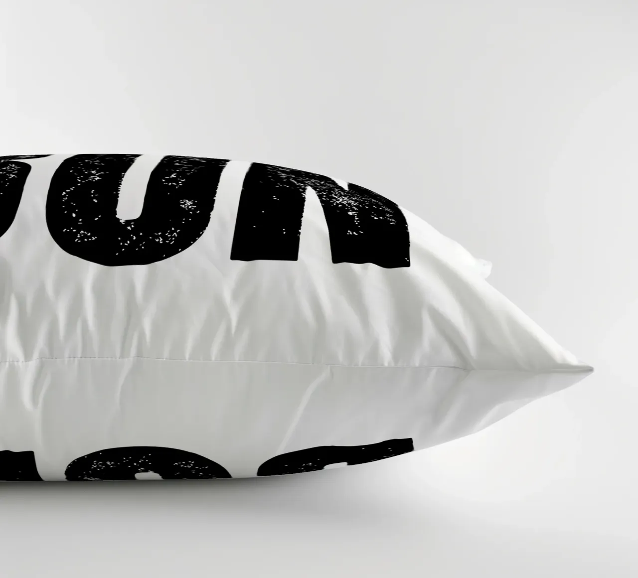 C'est Bon Design tipografico francese in bianco e nero cuscino da THE MOTIVATED TYPE