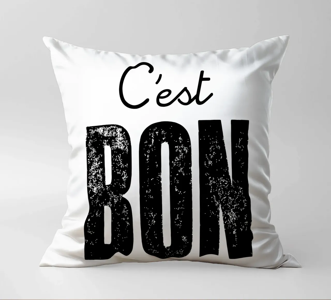 C'est Bon Design tipografico francese in bianco e nero cuscino da THE MOTIVATED TYPE